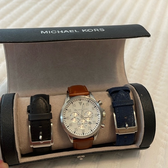 Michael Kors watch - Picture 1 of 3